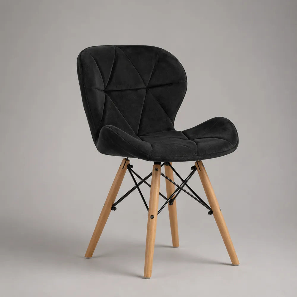 Poltroncina da pranzo imbottita con braccioli in velluto nero gambe in legno naturale 60x62x82 cm forma arrotondata