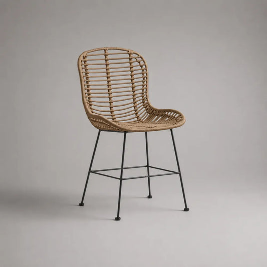 Sedia da pranzo in rattan sintetico beige struttura in acciaio nero schienale arrotondato 54x60x86 cm